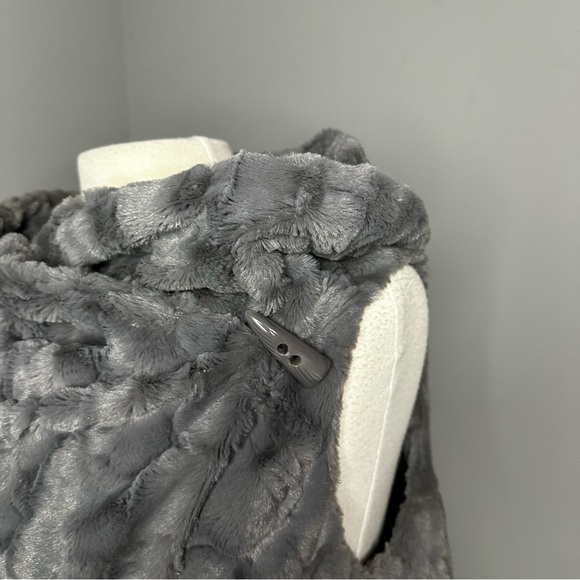 CHI By Carlos Falchi Vegan Faux Fur Draped  Grey Vest Size S - Picture 5 of 8